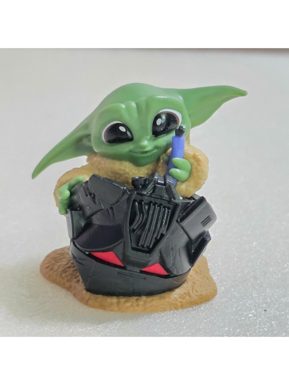 Star Wars The Bounty Series 5 Grogu Helmet Hijinks Mandalorian Figure 2.5"